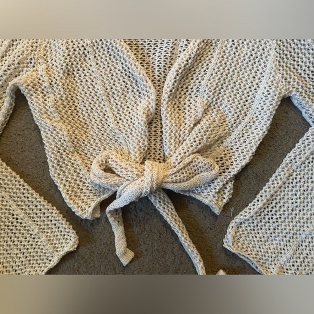NWOT cream cropped crochet/knitted sweater size small - Picture 3 of 4